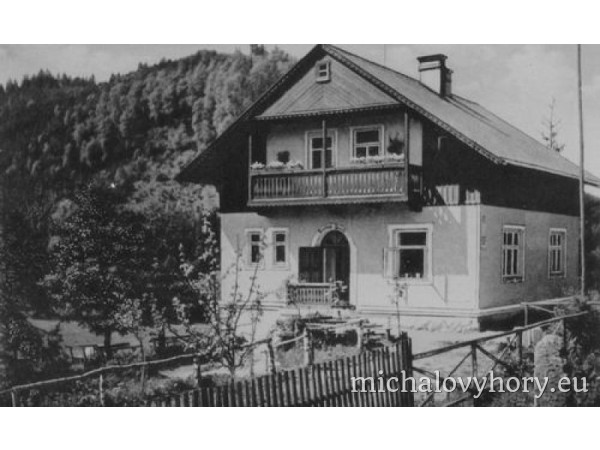 Stavení na Buchtálu (dál kolem Čiperky až tam kde je brod přes Vyškovický potok)