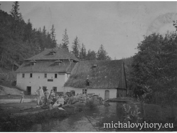 Český mlýn stojící asi 8 km od Michalových Hor po proudu Kosího potoka