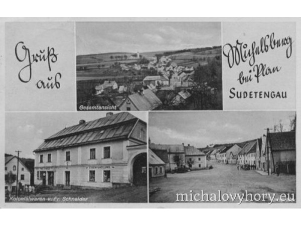 Na levé dolní fotce stojí za všimnutí čerpací stojany na benzín. Na pravé náves s hospodou